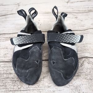 Evolve Black And White Climbing Shoes Size 40